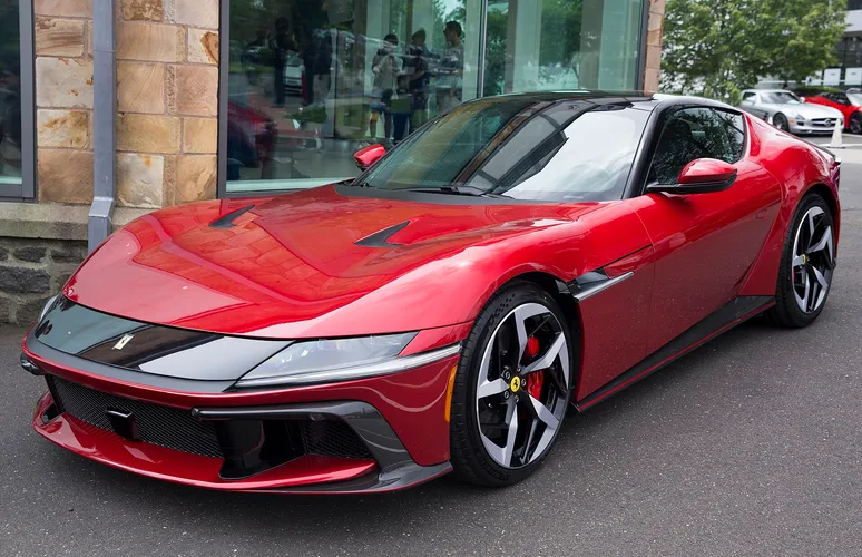 Ferrari 12Cilindri – Test, Preise und تقييم bei شام كارز