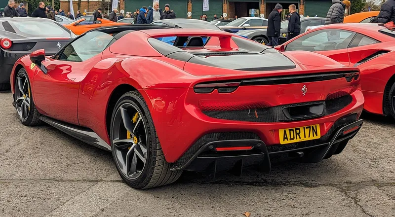 Ferrari 296 GTS – Test, Preise und تقييم bei شام كارز